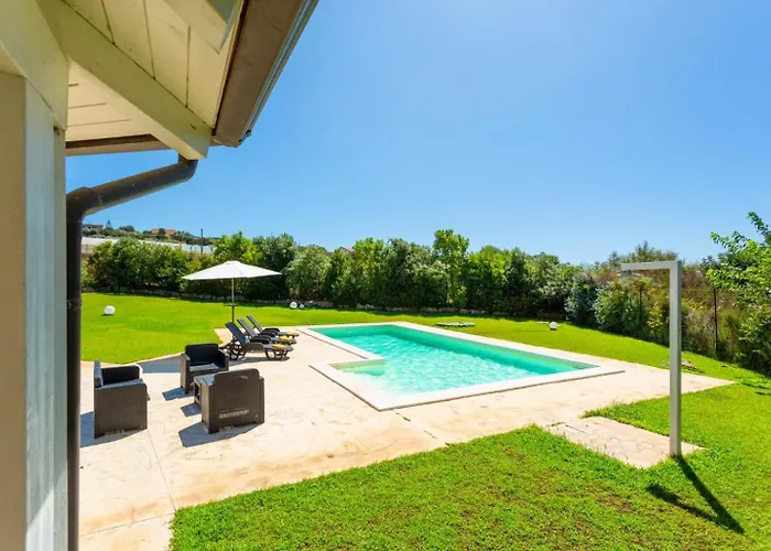 Villino Malva Large Private Pool Ac Wifi Вилла Шикли